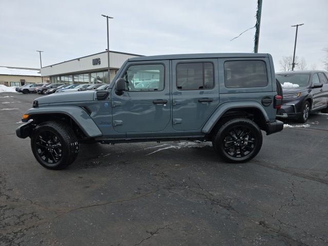 Used 2025 Jeep Wrangler Unlimited Sahara w/ Safety Group image 3