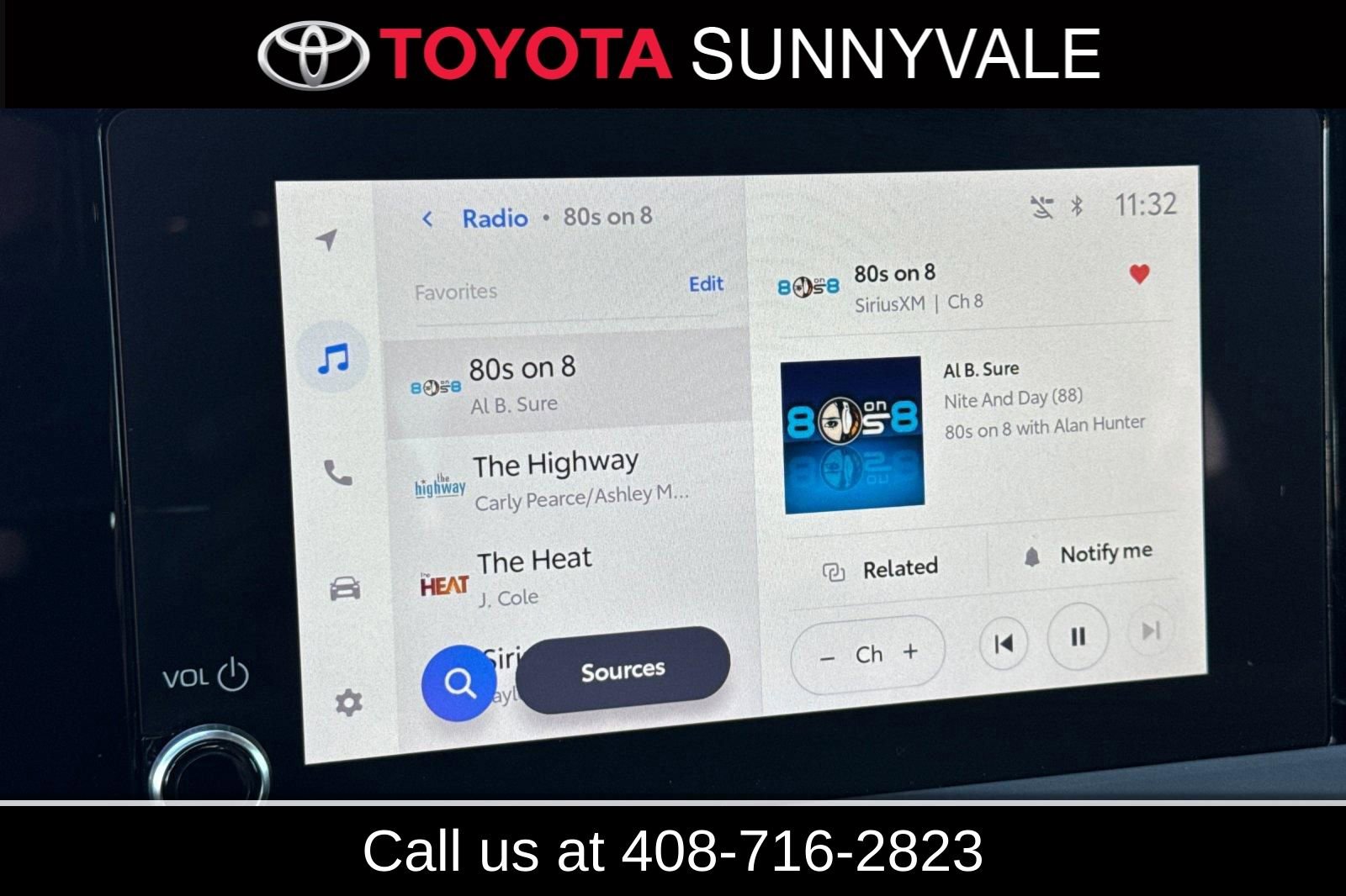 Used 2025 Toyota Prius LE image 30