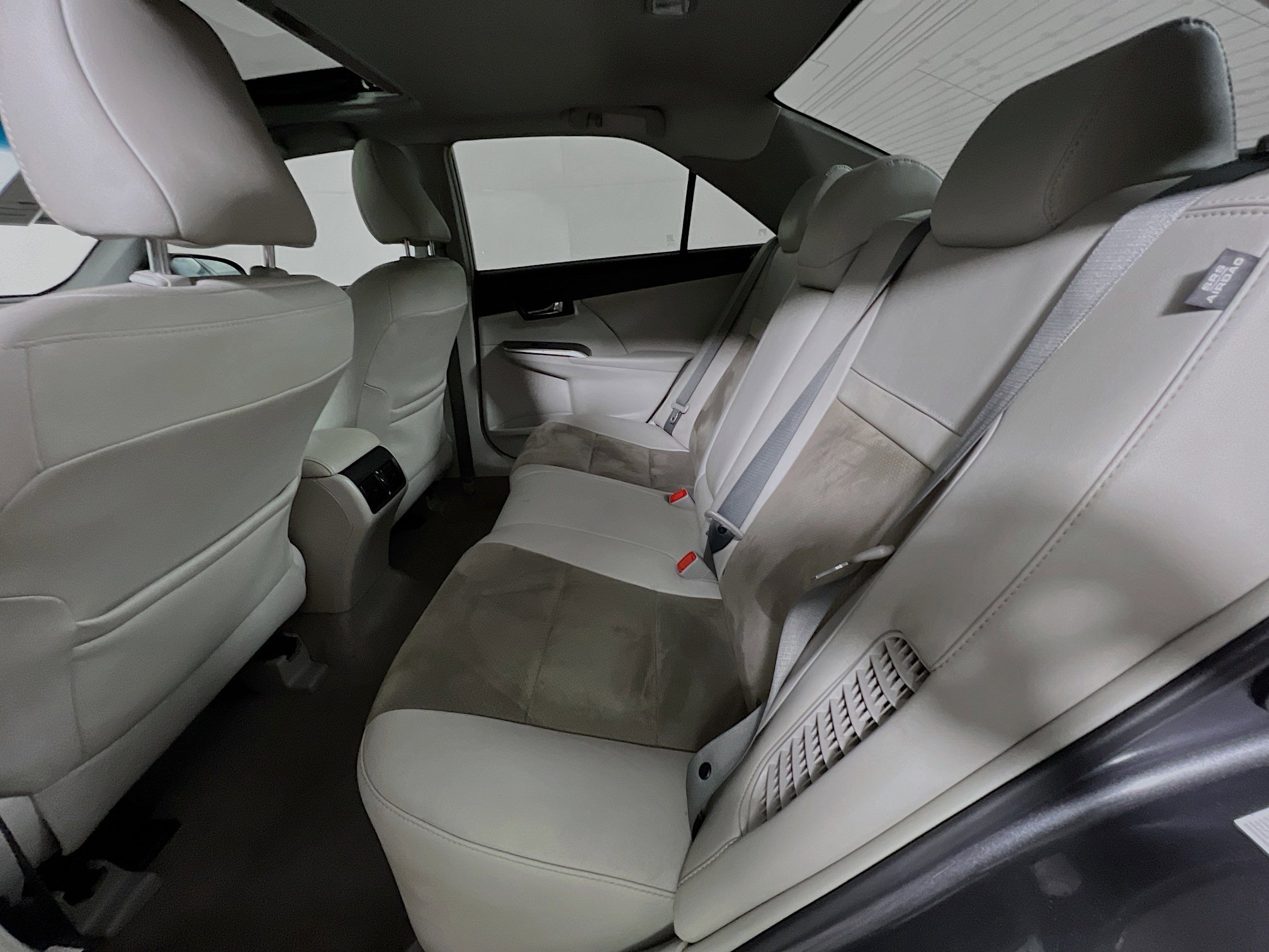 Used 2014 Toyota Camry XLE w/ Leather Package FWD image 29