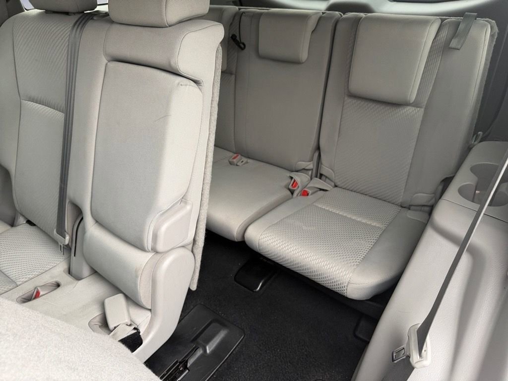 Used 2019 Toyota Highlander LE image 12