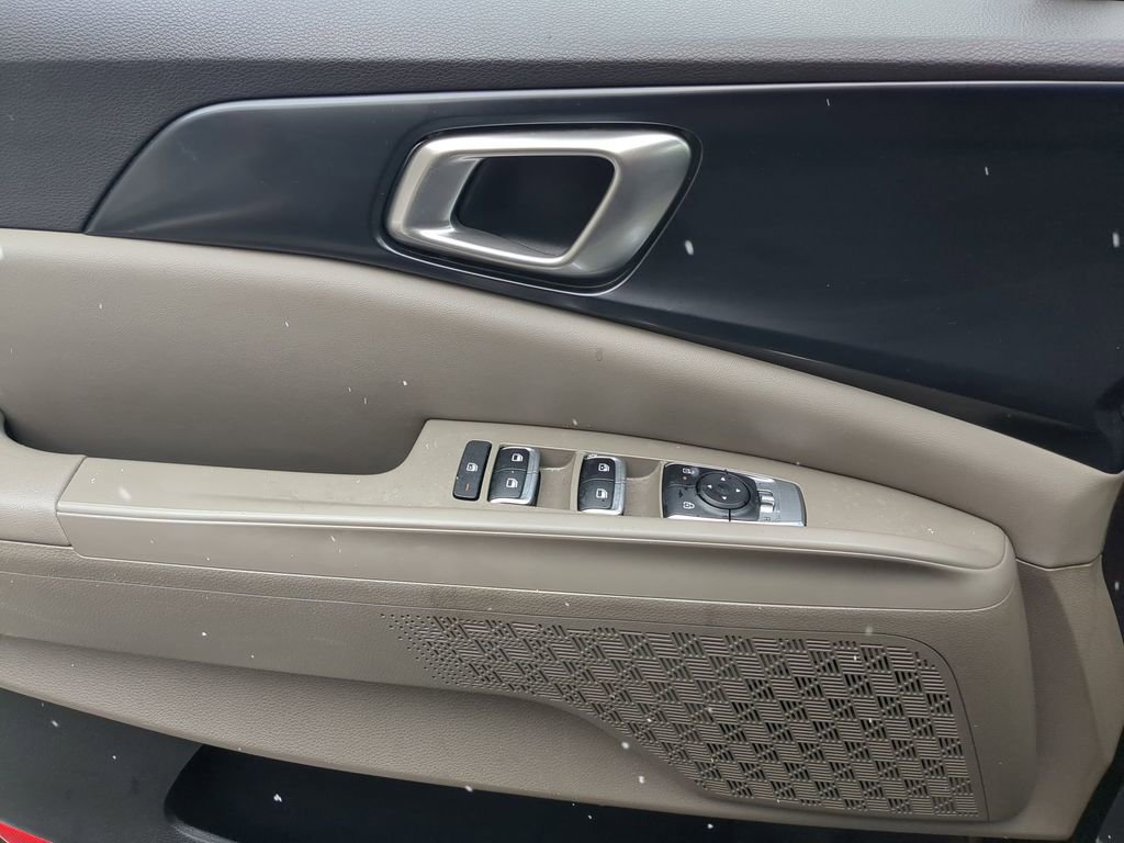 Used 2025 Kia Carnival image 13