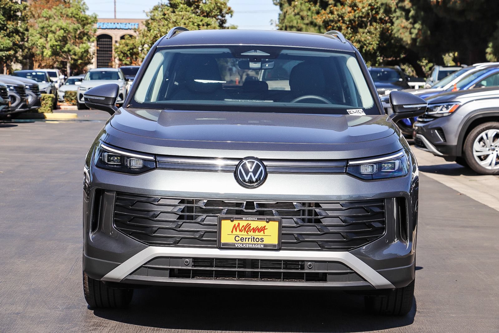 New 2026 Volkswagen Tiguan SE FWD image 2