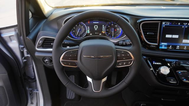 New 2026 Chrysler Pacifica Select image 23