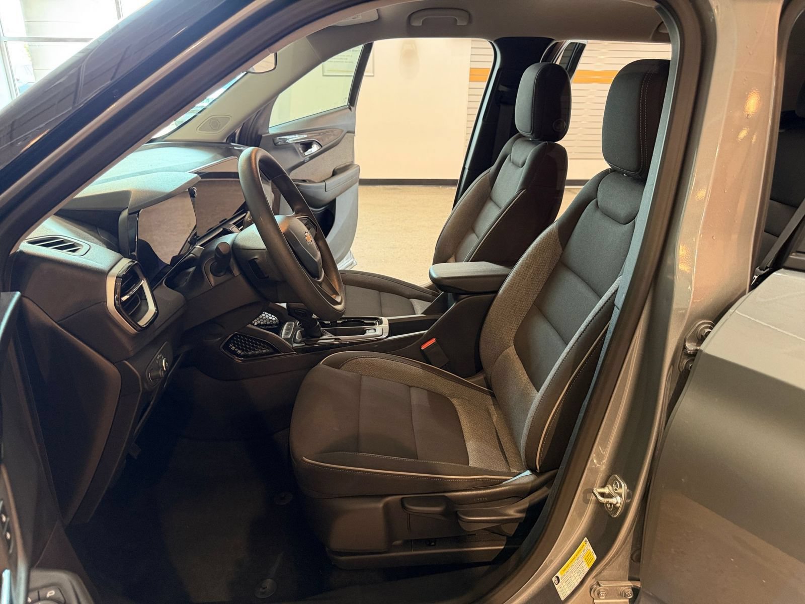 Used 2025 Chevrolet TrailBlazer LT FWD image 25