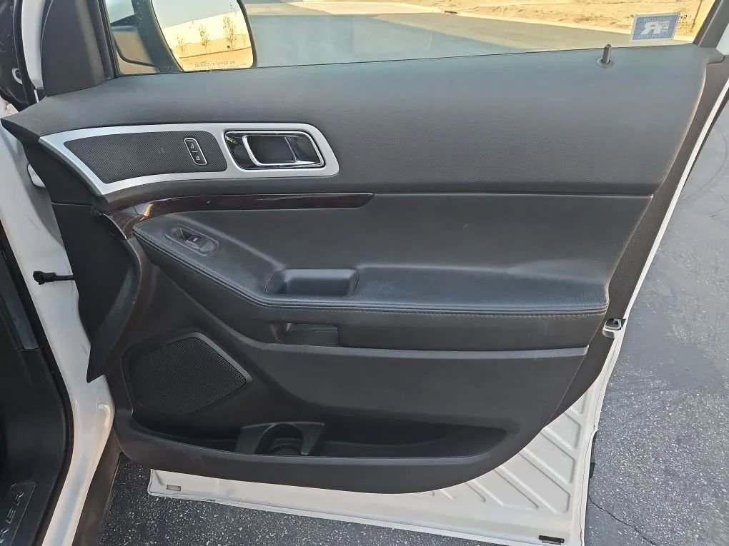 Used 2013 Ford Explorer Limited image 17