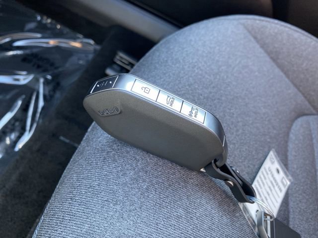 New 2025 Kia K4 EX image 28