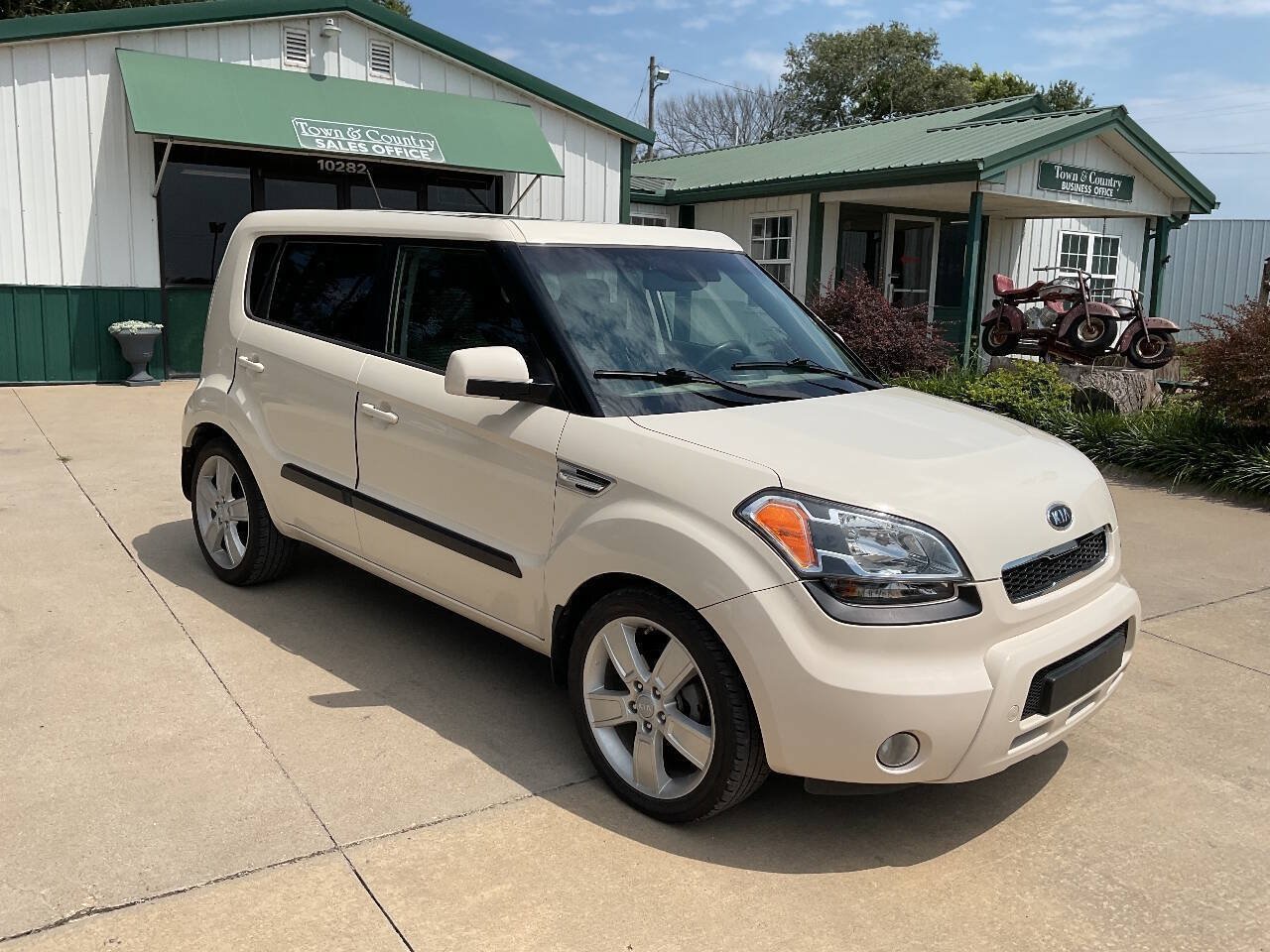 Used 2011 Kia Soul ! FWD image 3