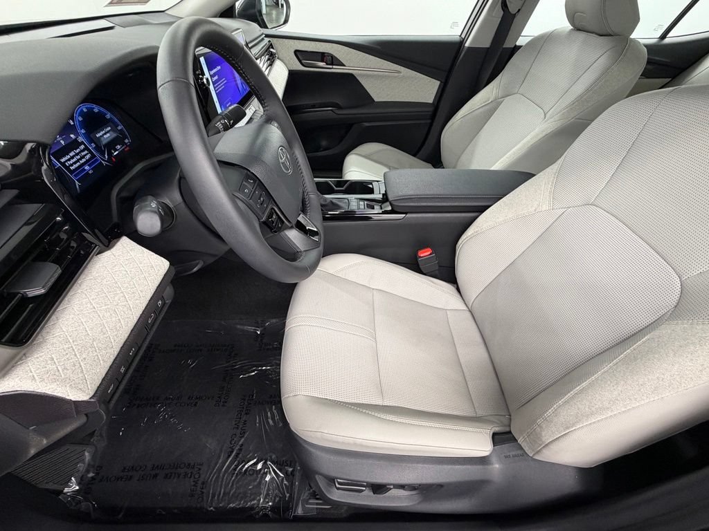 Used 2026 Toyota Camry XLE FWD image 22