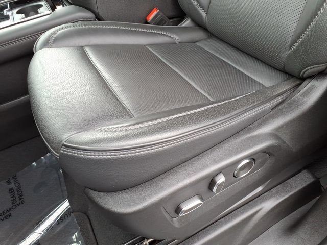 Used 2025 GMC Yukon Denali RWD image 18