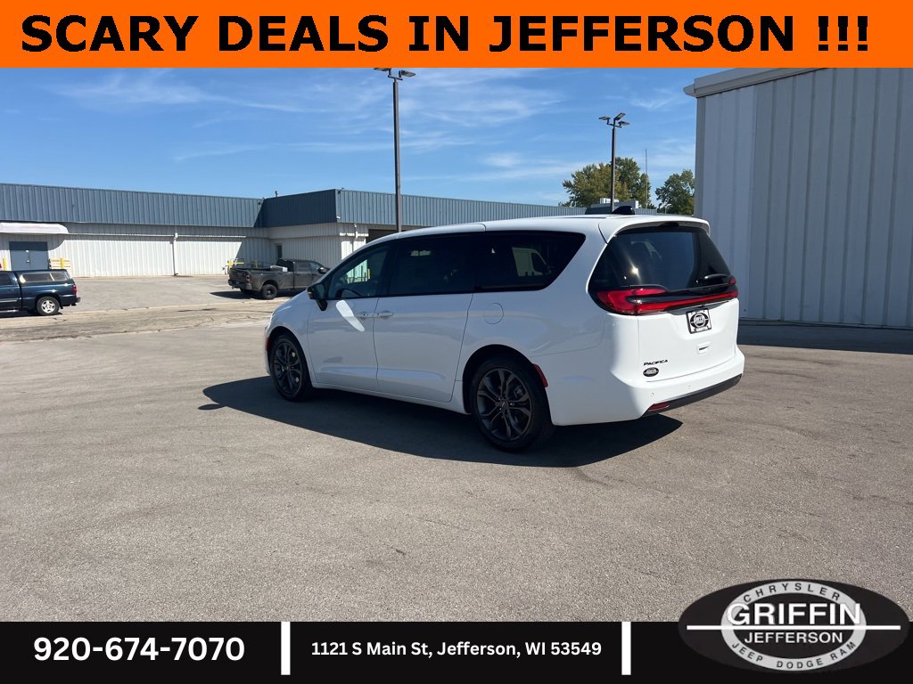 New 2026 Chrysler Pacifica Select image 18