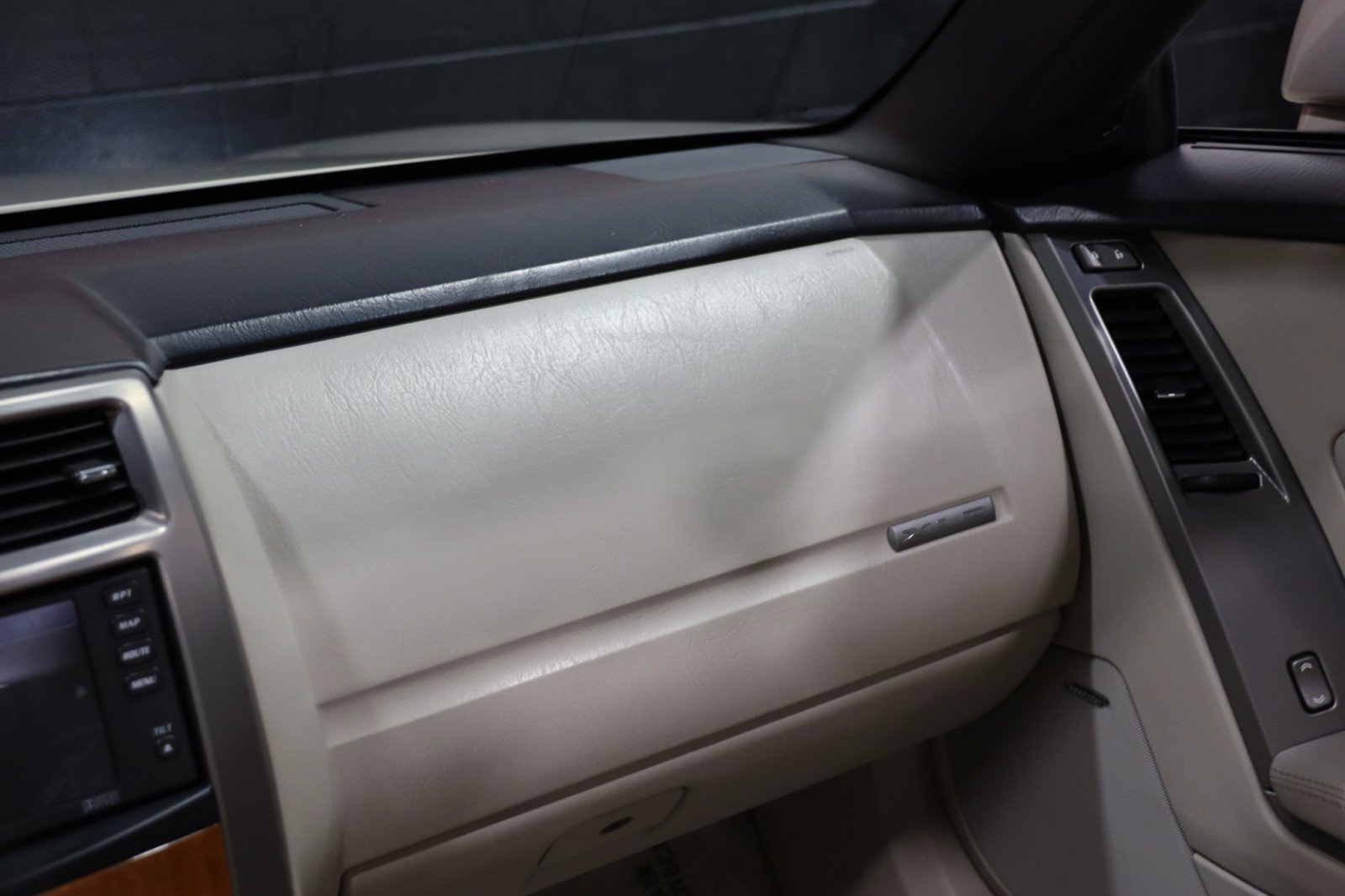Used 2006 Cadillac XLR 2dr Convertible image 54