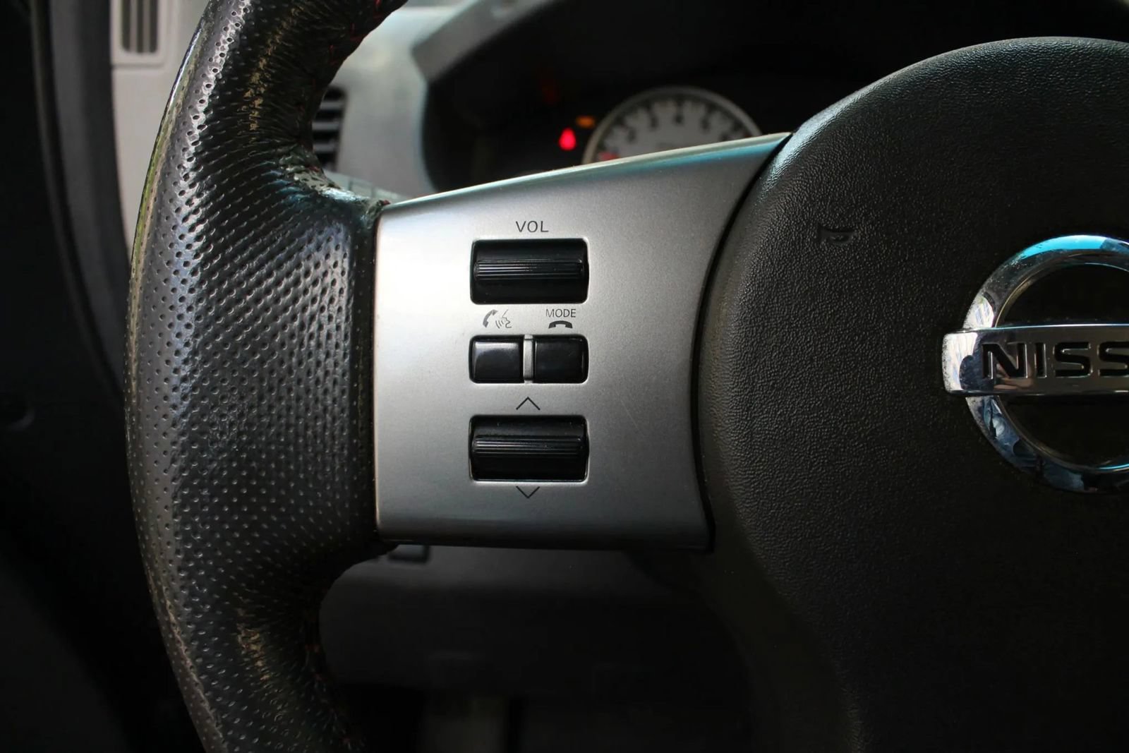 Used 2012 Nissan Xterra PRO-4X w/ Pro-4x Leather Pkg AWD/4WD image 28