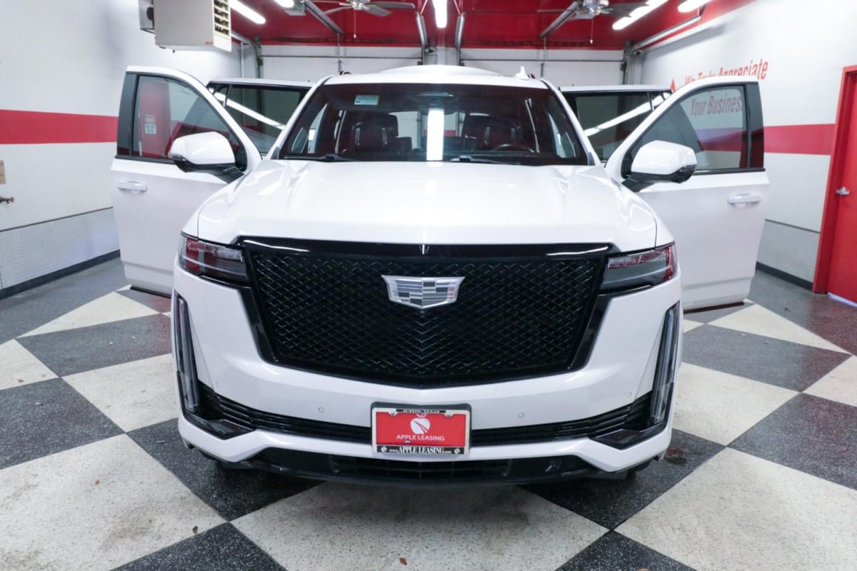 Used 2023 Cadillac Escalade Sport Platinum w/ LPO, ONYX Package AWD/4WD image 34