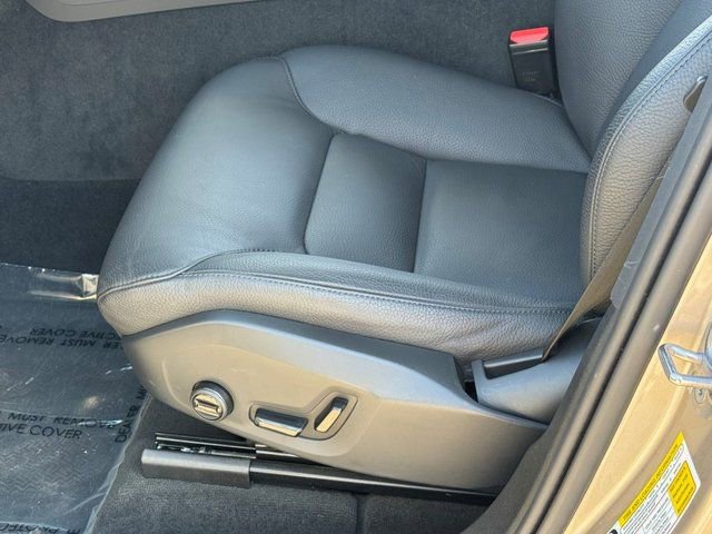 Used 2025 Volvo XC60 B5 Plus image 15