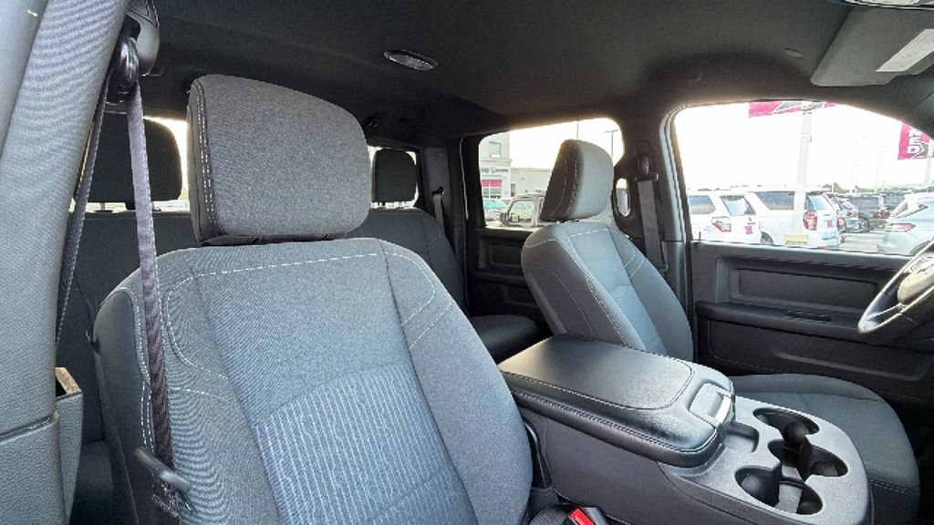 Used 2024 RAM 3500 Tradesman w/ Chrome Appearance Group AWD/4WD image 32