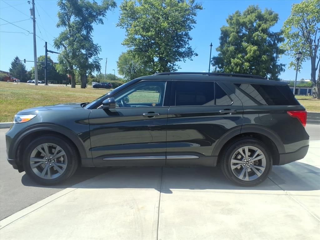 Used 2023 Ford Explorer XLT w/ Equipment Group 202A image 4
