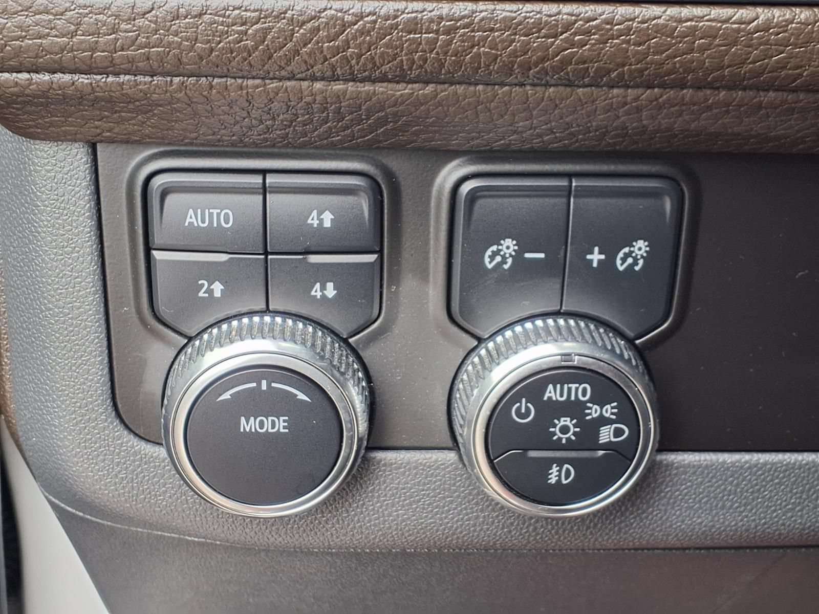 Used 2021 GMC Yukon XL Denali AWD/4WD image 9