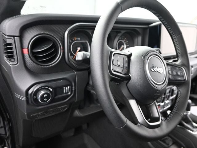 New 2025 Jeep Gladiator Rubicon w/ Safety Group AWD/4WD image 11
