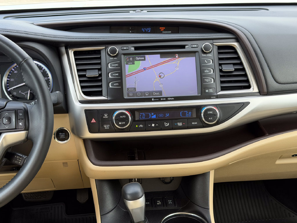 Used 2016 Toyota Highlander XLE AWD/4WD image 25