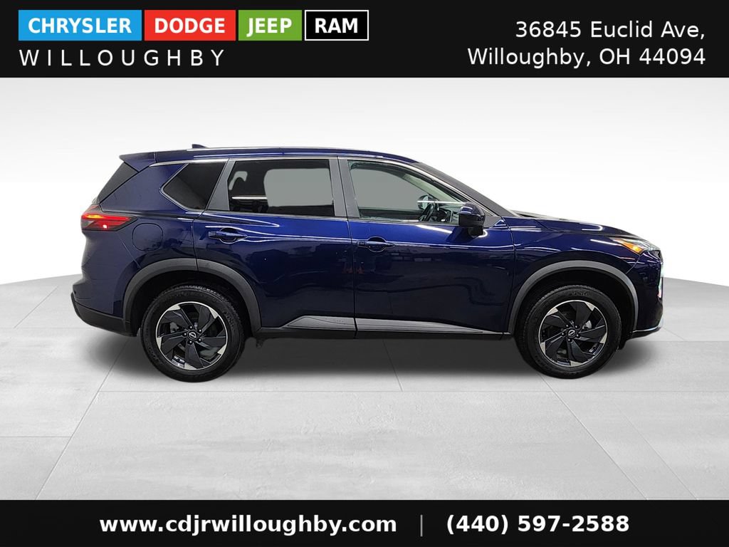 Used 2024 Nissan Rogue SV AWD/4WD image 4