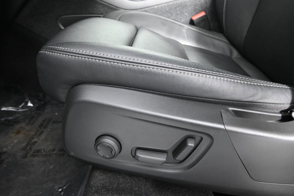 Used 2024 Volvo XC40 B5 Plus AWD/4WD image 22