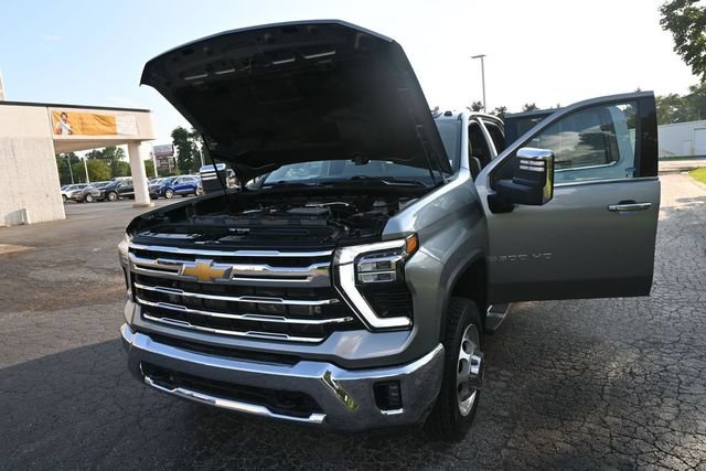 Used 2024 Chevrolet Silverado 3500 LTZ AWD/4WD image 42