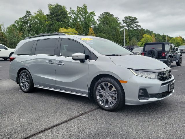 Used 2025 Honda Odyssey Touring image 3