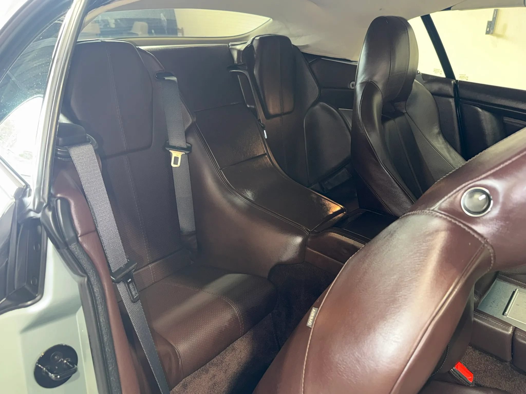 Used 2010 Aston Martin DB9 Volante RWD image 26