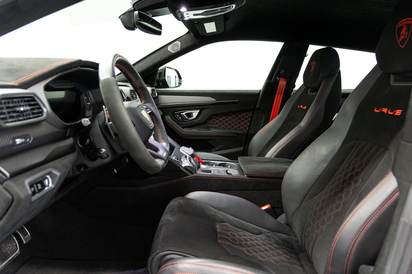 Used 2024 Lamborghini Urus Performante AWD/4WD image 37