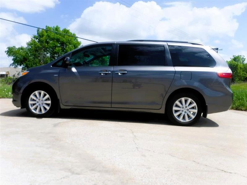 Used 2017 Toyota Sienna AWD image 11