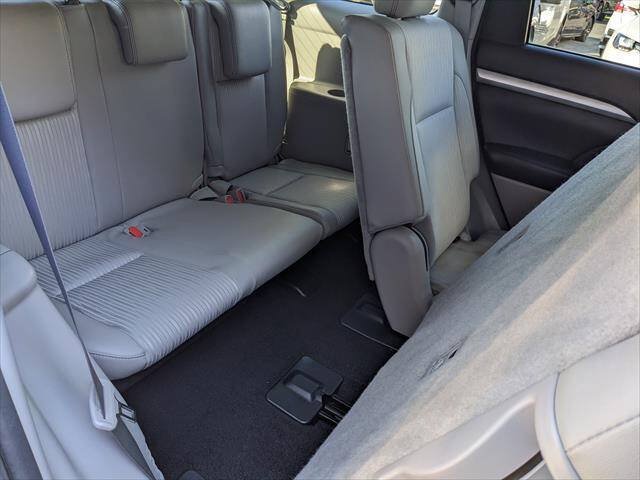 Used 2017 Toyota Highlander Plus w/ Protection Package #3 AWD/4WD image 22