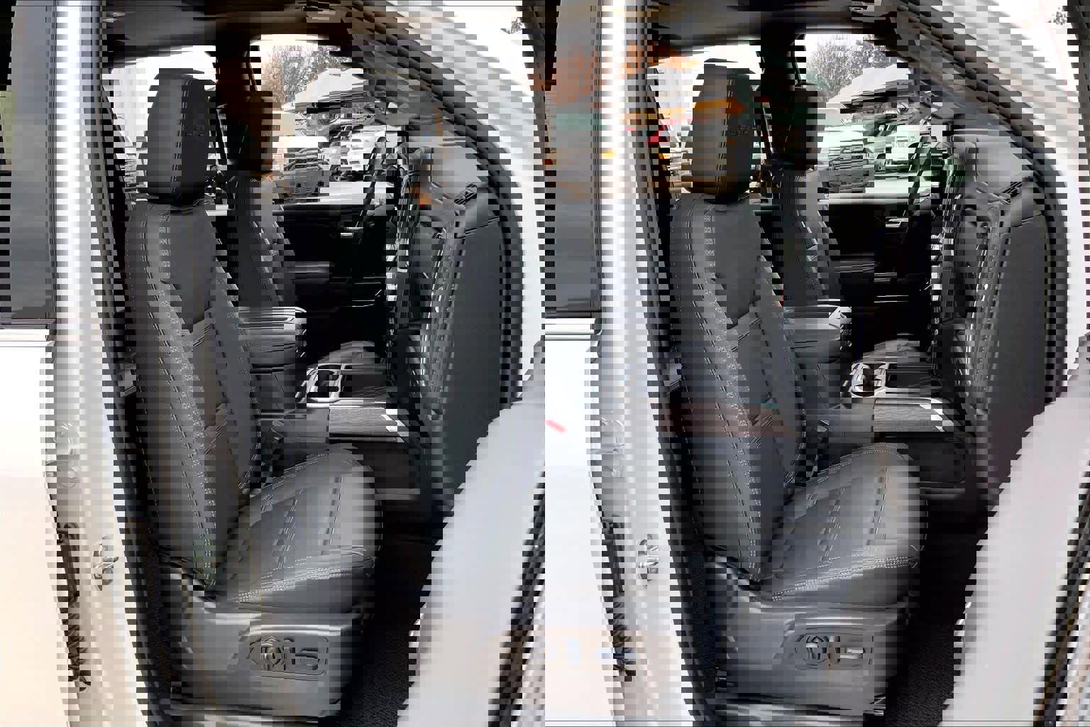 Used 2022 GMC Sierra 3500 Denali image 8