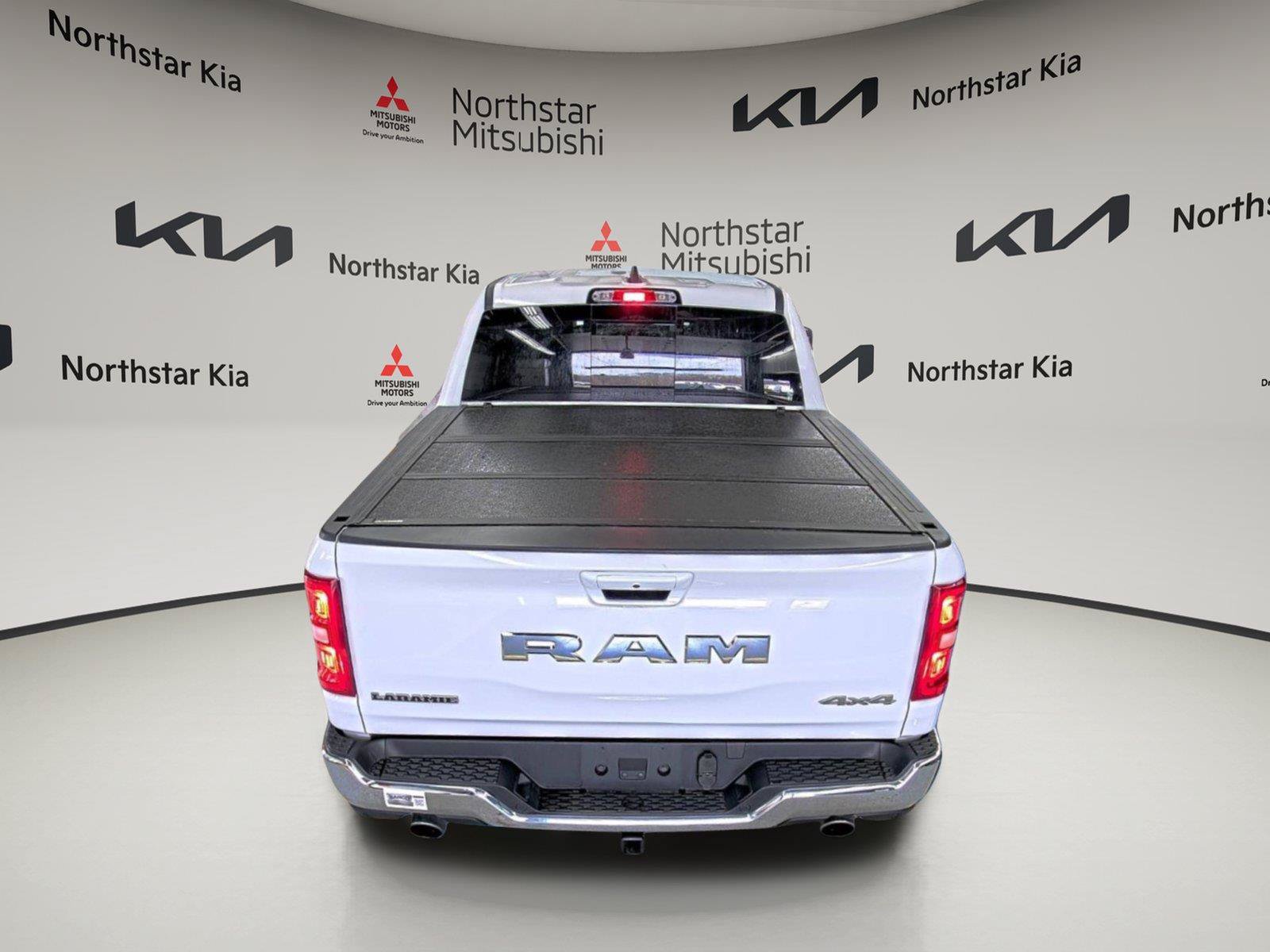 Used 2025 RAM 1500 Laramie AWD/4WD image 3