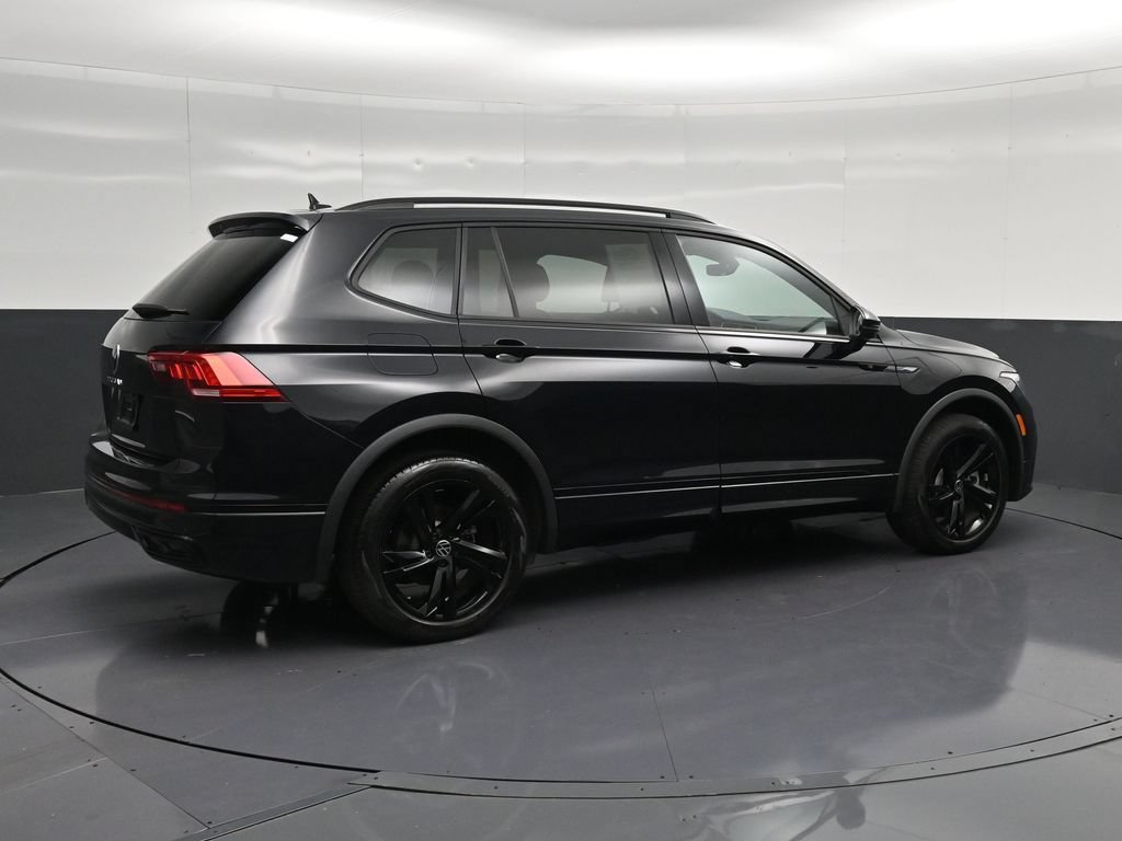 Used 2023 Volkswagen Tiguan SE R-Line FWD image 3