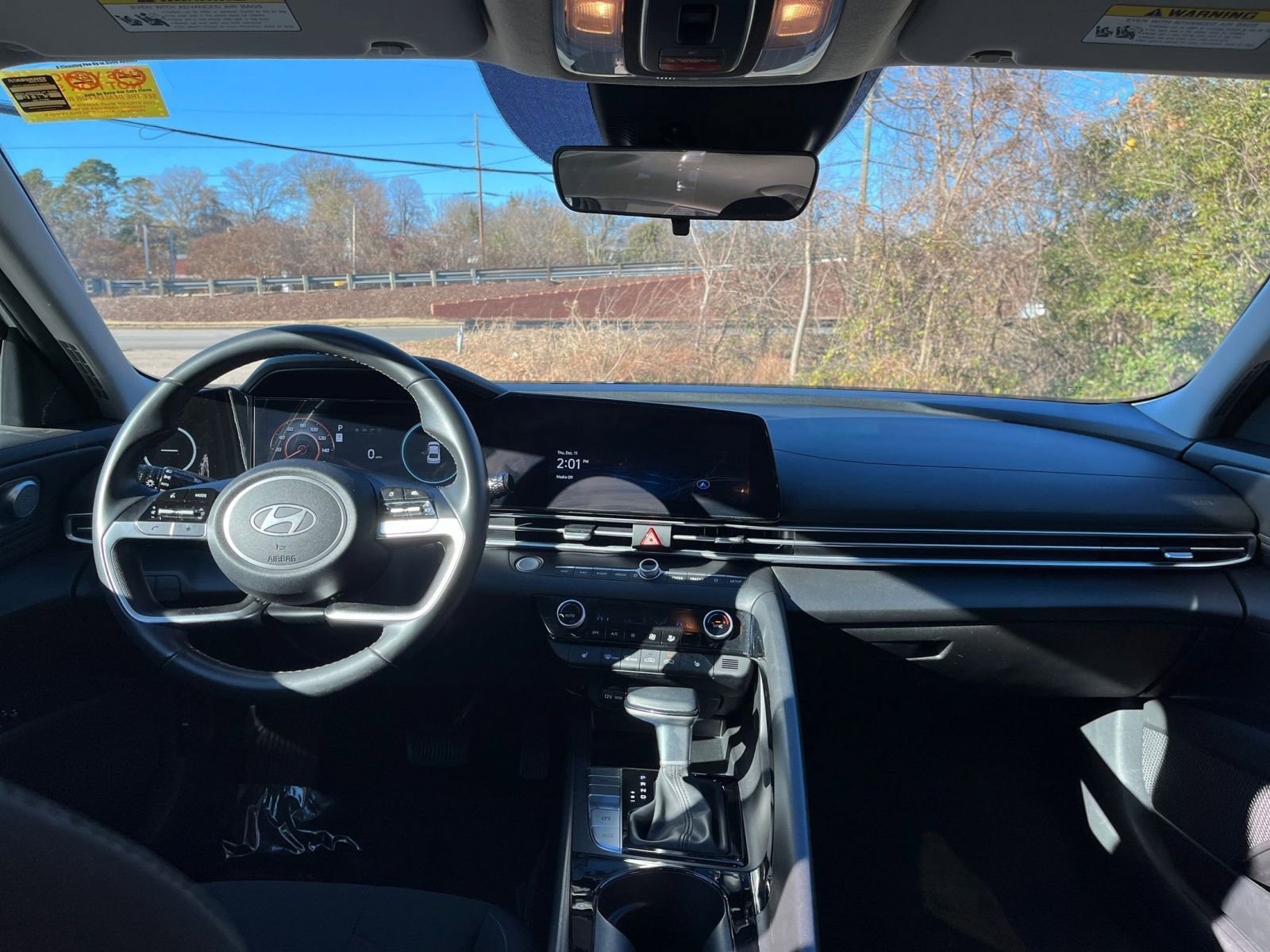 Used 2025 Hyundai Elantra SEL image 30
