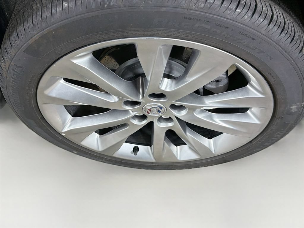 Used 2023 Buick Envision Avenir AWD/4WD image 32