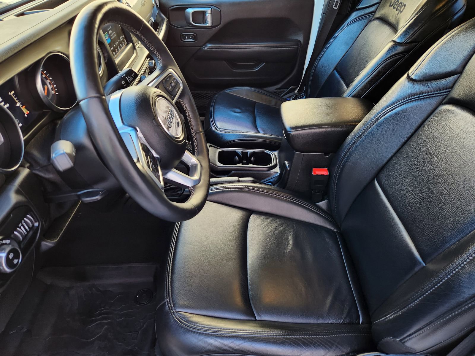 Used 2020 Jeep Gladiator Overland w/ Dual Top Group image 17