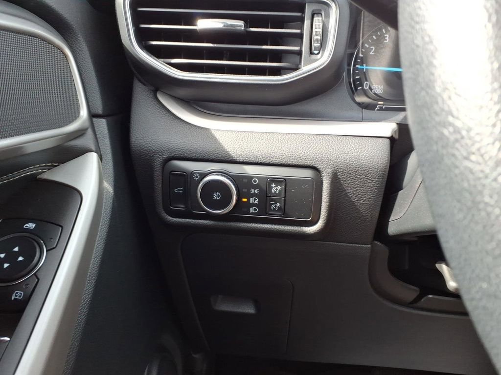 Used 2023 Ford Explorer XLT w/ Equipment Group 202A image 16
