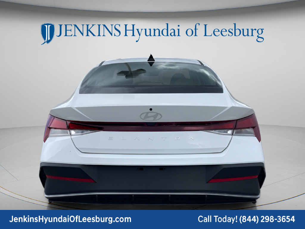 New 2026 Hyundai Elantra SE FWD image 4