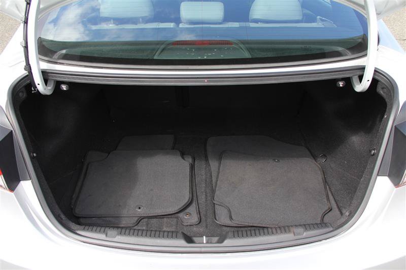 Used 2015 Hyundai Elantra Limited w/ Option Group 05 FWD image 10