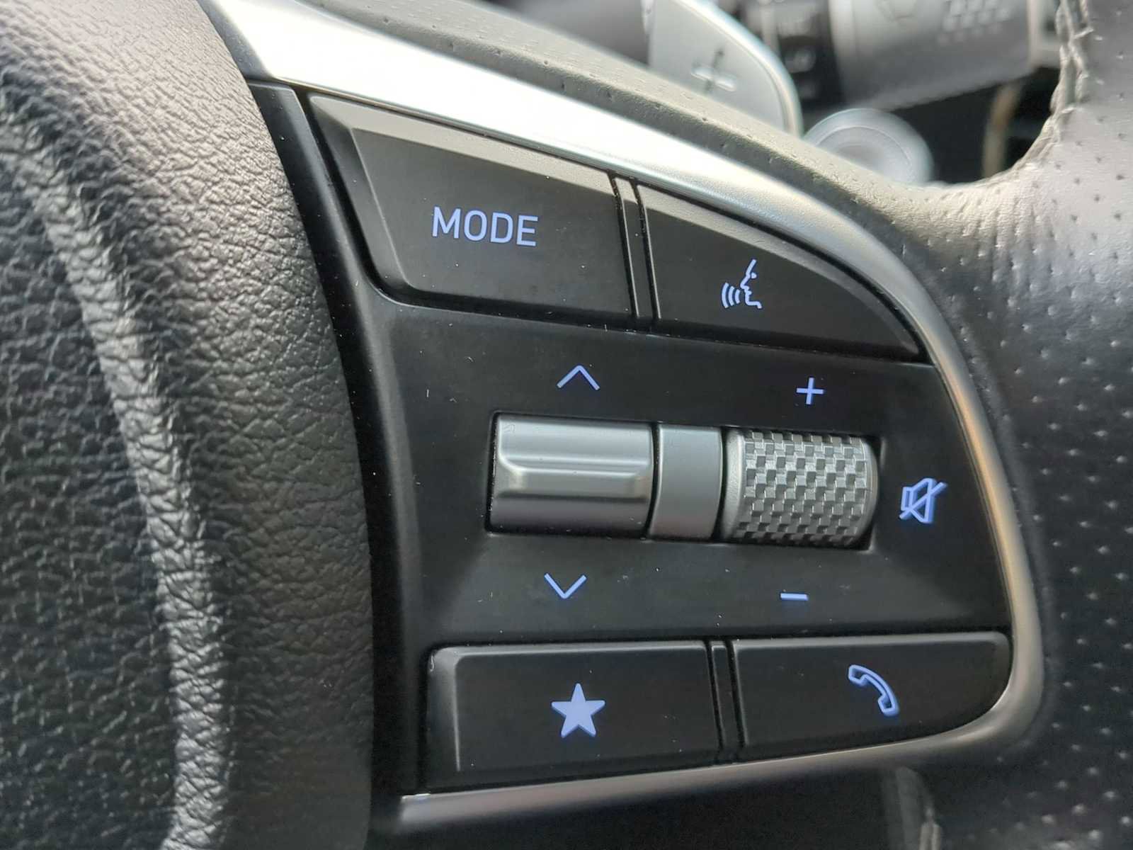 Used 2024 Genesis G70 2.5T image 25