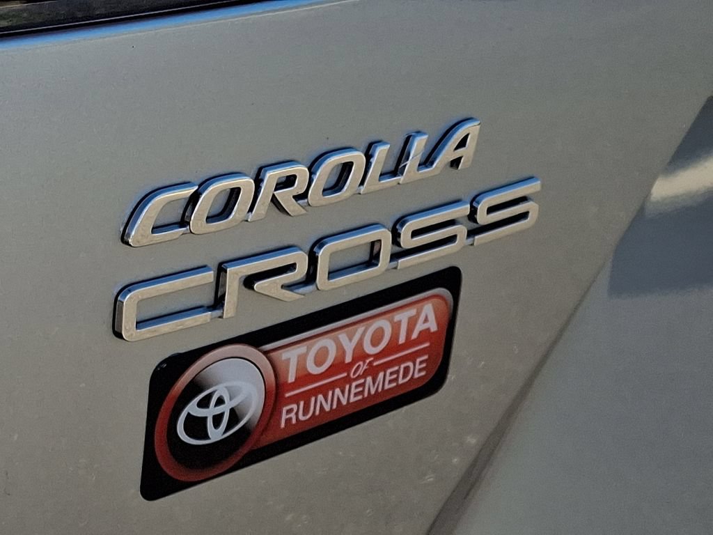 Certified 2025 Toyota Corolla Cross XLE AWD/4WD image 32