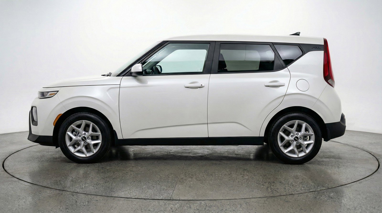Used 2025 Kia Soul LX w/ LX Technology Package FWD image 5