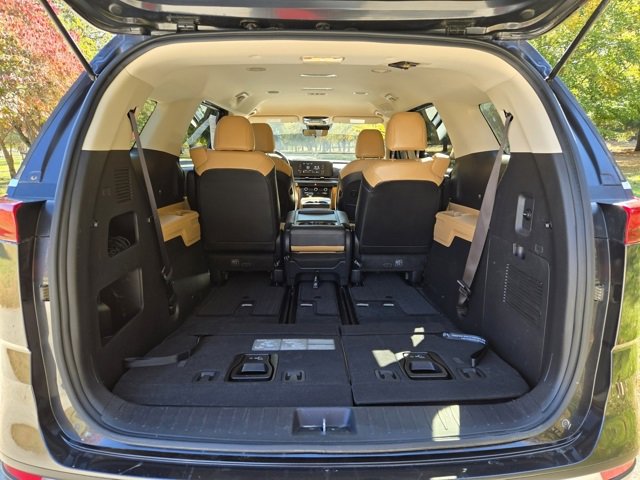 Used 2024 Kia Carnival LX image 6