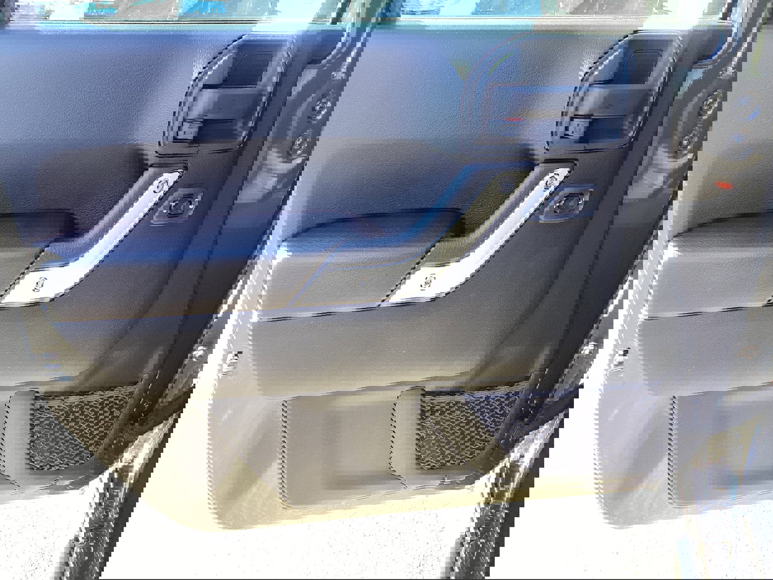 Used 2018 Jeep Wrangler Rubicon w/ Power Convenience Group image 15