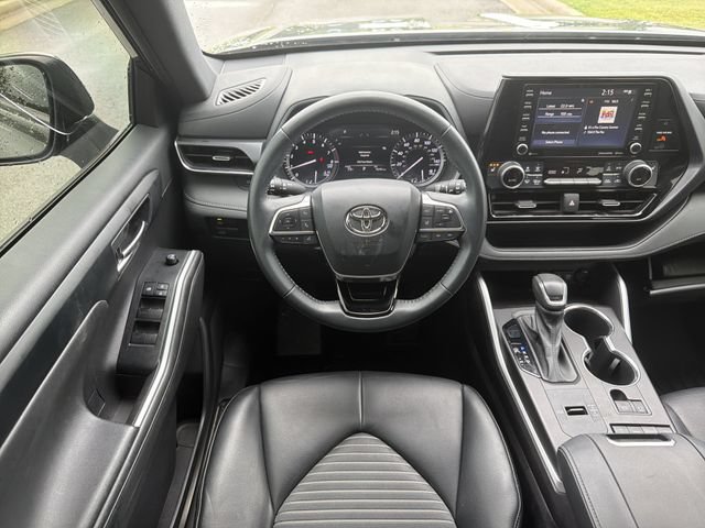 Used 2021 Toyota Highlander XSE FWD image 23