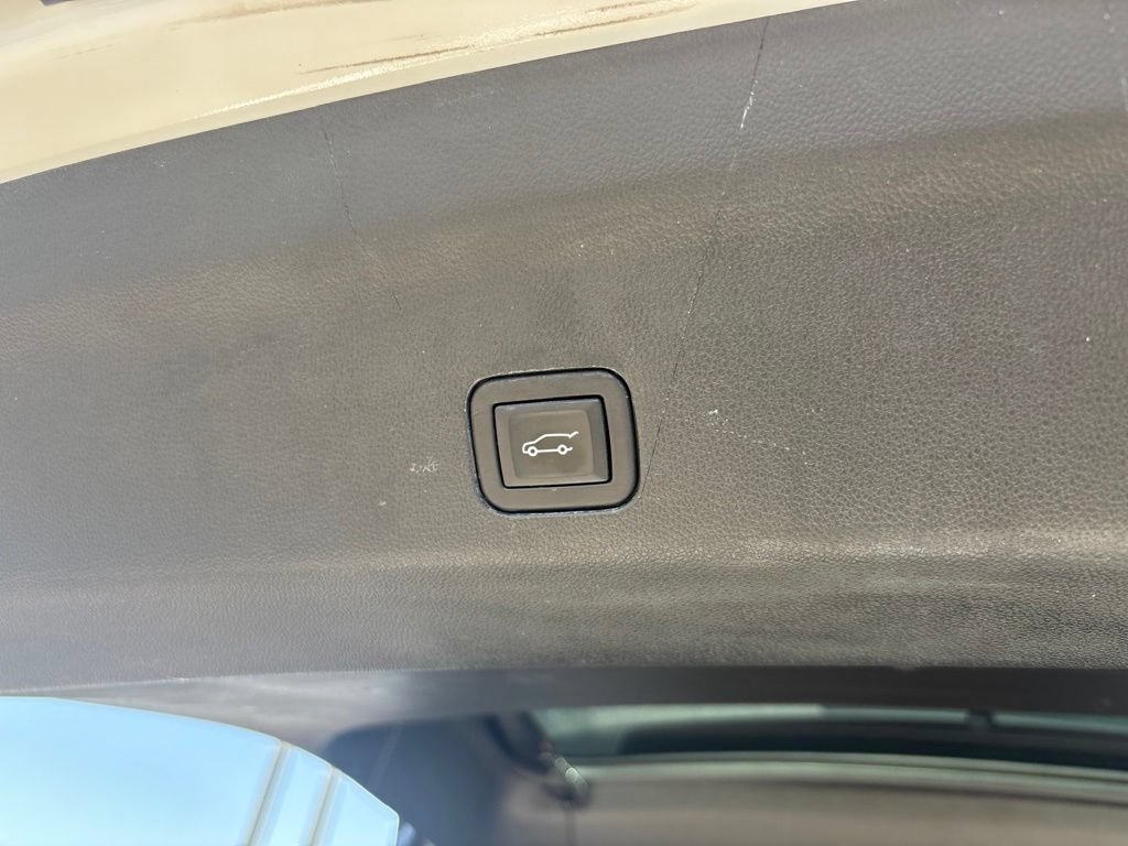 Used 2024 GMC Yukon SLT RWD image 14