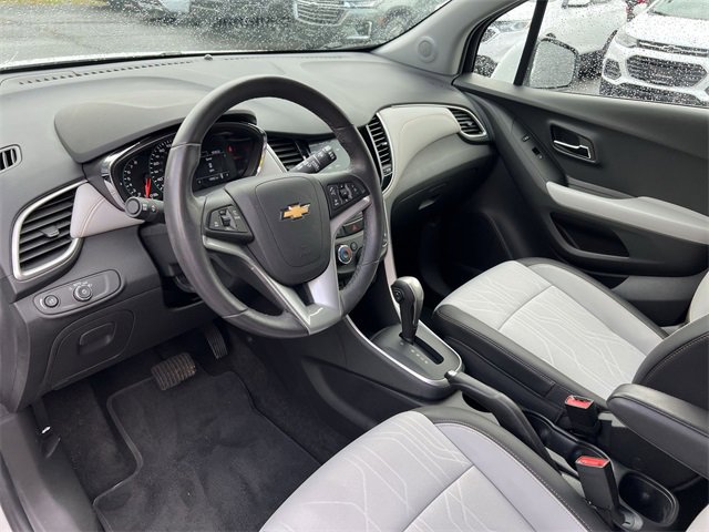Used 2022 Chevrolet Trax LT w/ LT Convenience Package image 10