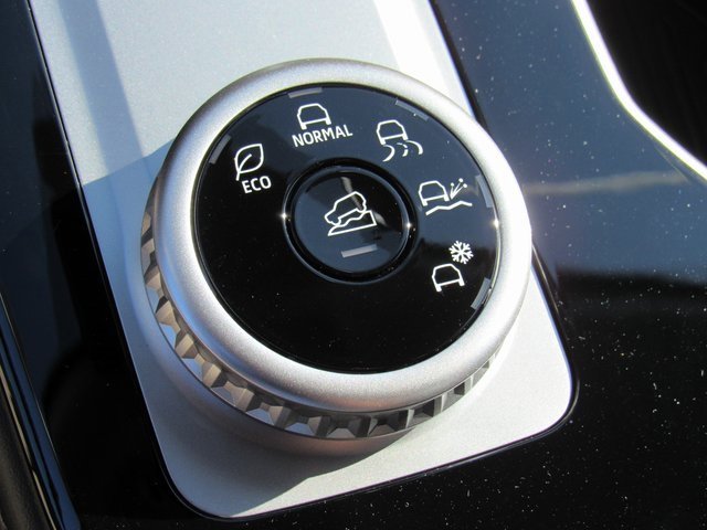 New 2025 Mitsubishi Outlander SE image 20