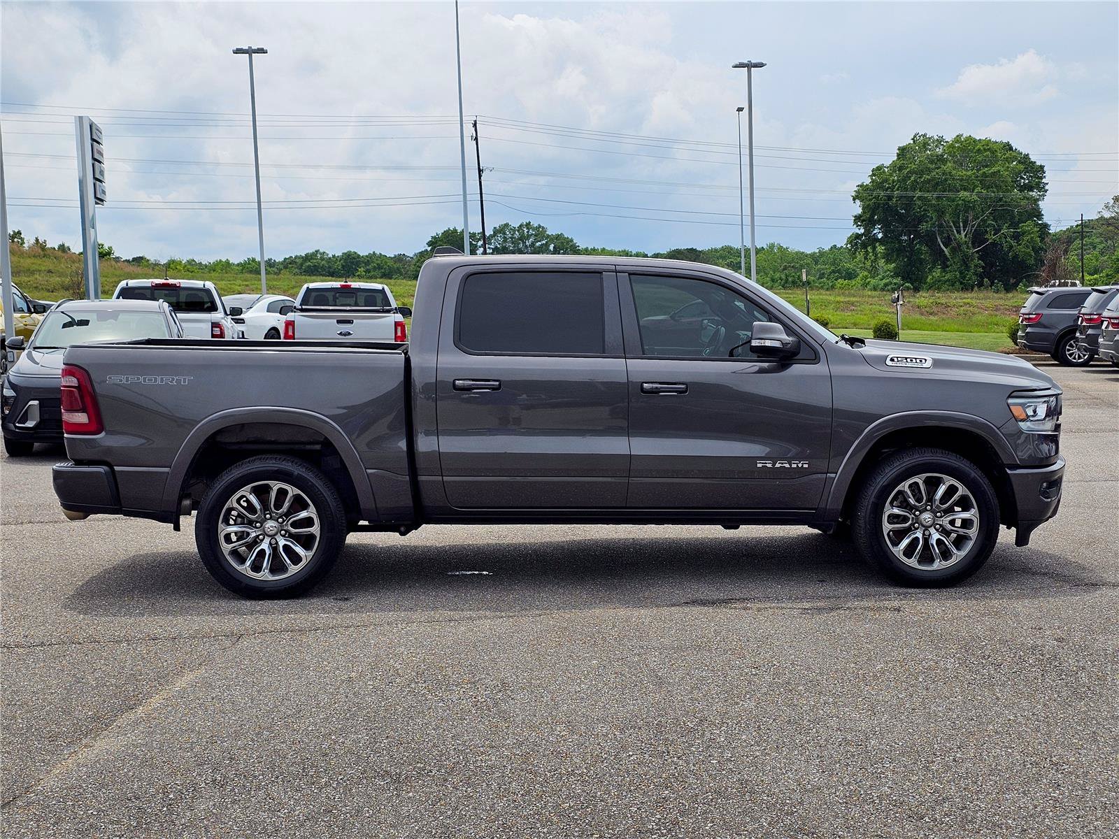 Used 2022 RAM 1500 Laramie w/ Sport Appearance Package AWD/4WD image 8